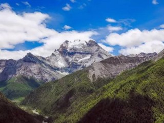 稻城亚丁省道截断收费，多方视角下的争议与回应
